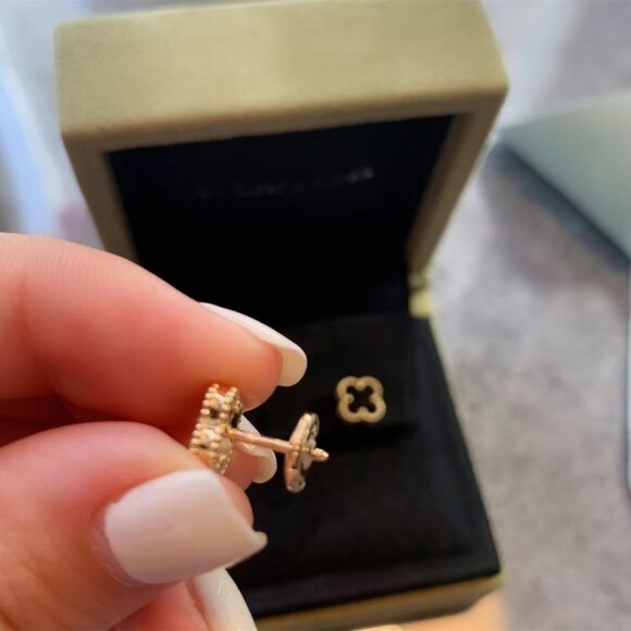 🎉✨Van Cleef & Arpels🎉✨ 18K Gold Black Earrings🎉✨ - Picture 4 of 8